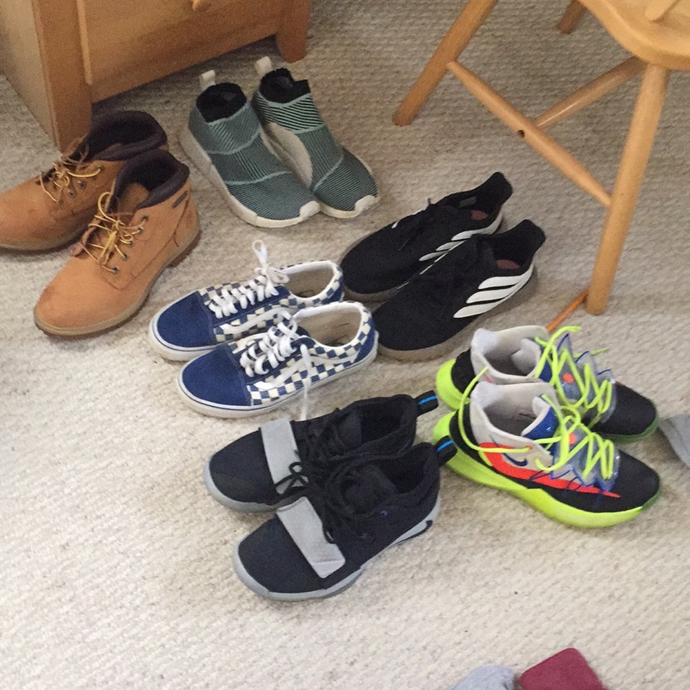 Lot of 6 pairs of shoes. Lowest can go-170-215